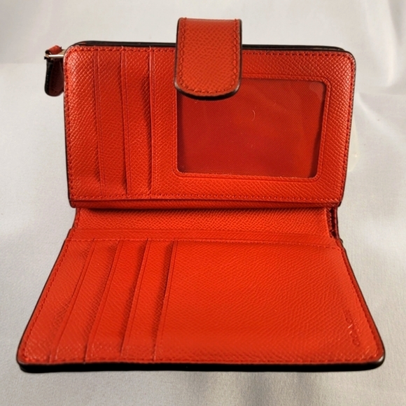 Medium Corner Zip Wallet In Signature Canvas - Picture 3 of 6